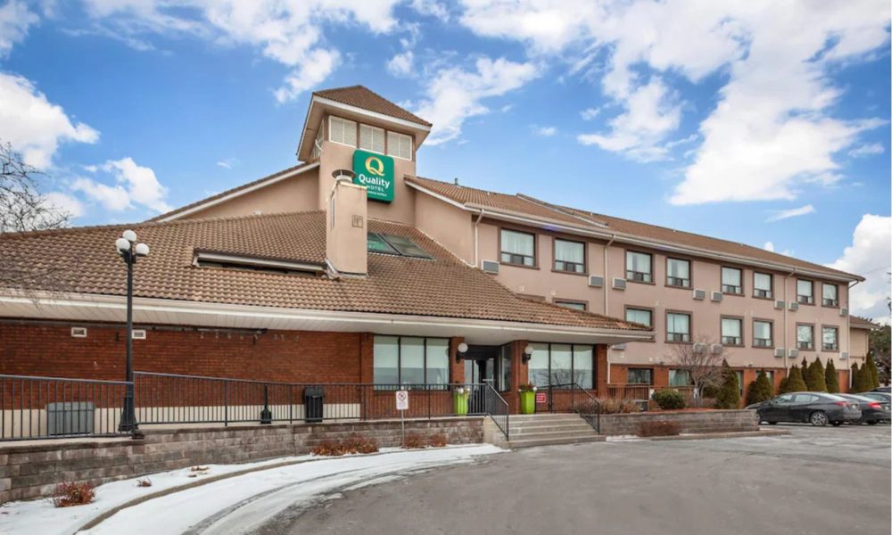 Quality Hotel Inn & Suites Burlington exterior photo