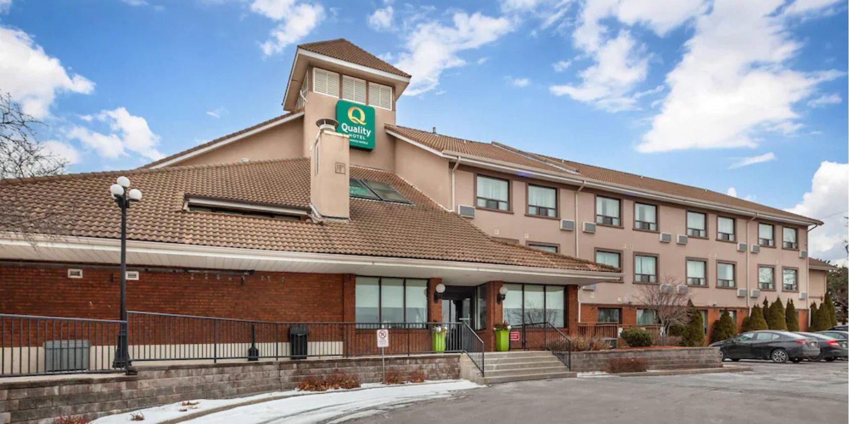 Quality Hotel Inn & Suites Burlington exterior photo