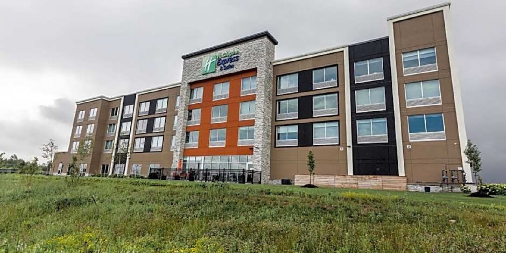 Holiday Inn Express & Suites Welland Exterior Front